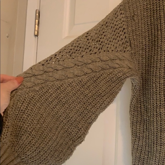 Olive v-neck sweater - Picture 3 of 6